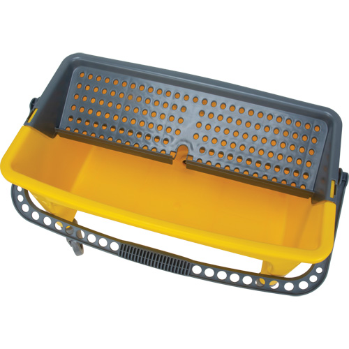 Seau et essoreuse pour vadrouille en microfibres, Passoire, 11 gal. US (44 pintes), Jaune Nassau Supply