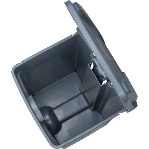 Poubelle &agrave; p&eacute;dale, Plastique, Capacit&eacute; 12 gal. US Nassau Supply