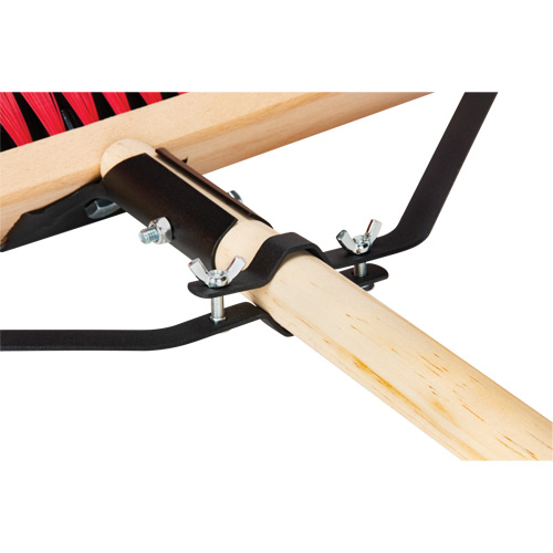 Balai-brosse &agrave; manche renforc&eacute;, 18", Moyen, Soies PVC Nassau Supply