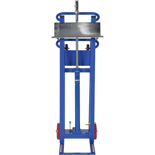 Gerbeur &agrave; plateforme hydraulique, M&eacute;canisme Pompe au pied, Capacit&eacute; de 750 lb, Levage max de 52" Nassau Supply