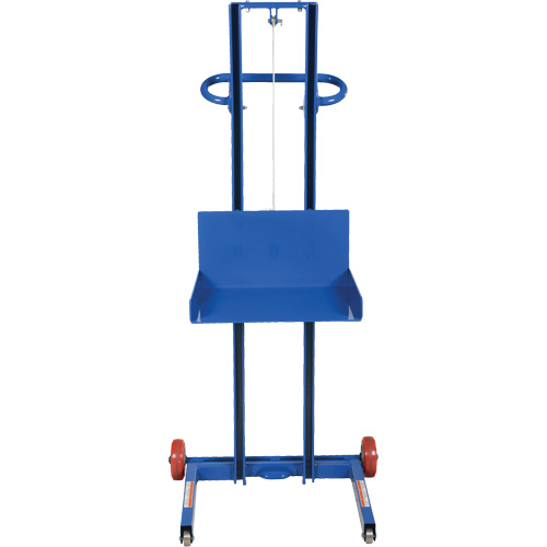 Plateforme &eacute;l&eacute;vatrice &agrave; profil bas pour charge l&eacute;g&egrave;re, M&eacute;canisme Treuil manuel, Capacit&eacute; de 400 lb, Levage max de 55" Nassau Supply
