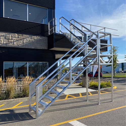 Escalier Smartstairs t&eacute;lescopique &agrave; 3-5 marches en aluminium Nassau Supply