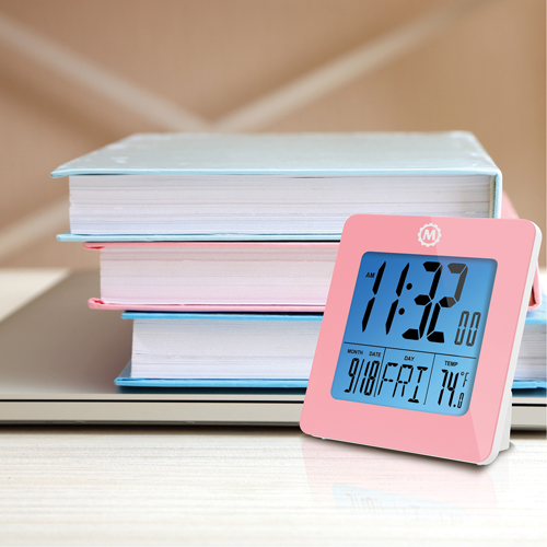 Horloge de bureau, Num&eacute;rique, &agrave; piles, 3,6" la x 1,5" p x 3,6" h, Rose Nassau Supply