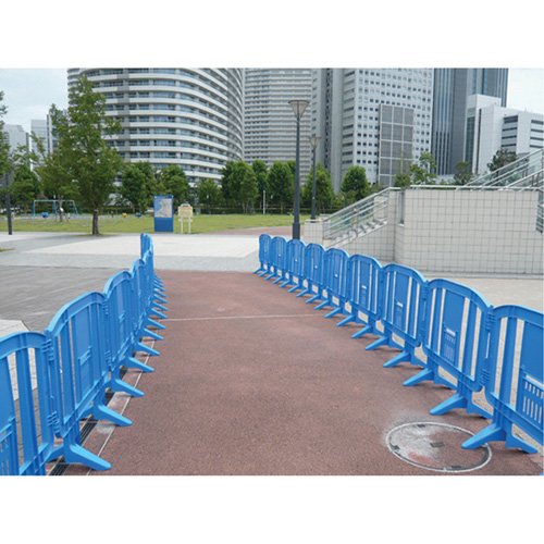 Minit Barricade, Interlocking, 49" L x 39" H, Orange Nassau Supply