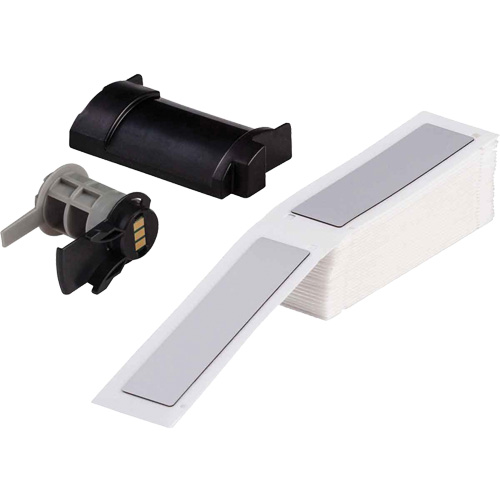 &eacute;tiquettes sur&eacute;lev&eacute;s pour panneaux, Polyester, 1" lo x 4" h, Blanc Nassau Supply