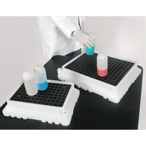 P4 Ultra-Spill Tray&reg;, 17" L x 21" W x 4" H, 2.9 US gal. Spill Capacity Nassau Supply