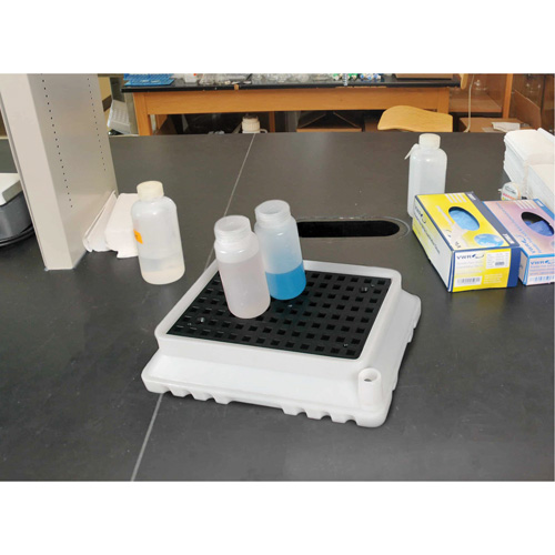 P4 Ultra-Spill Tray&reg;, 17" L x 21" W x 4" H, 2.9 US gal. Spill Capacity Nassau Supply
