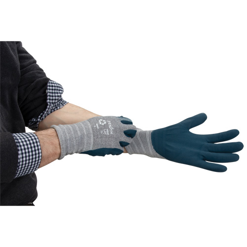 Gants &eacute;cologiques enduits et l&eacute;gers, 7, R&ecirc;vetement Mousse de nitrile, Calibre 15, Enveloppe en Polyester/rPET Nassau Supply