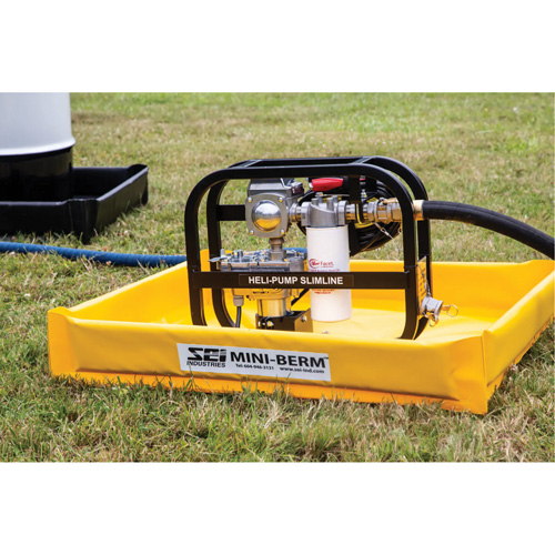 Berme de confinement compacte Mini-Berm en PVC jaune, Capacit&eacute; 22 gal. US, 3' la x 3' lo x 4" h Nassau Supply