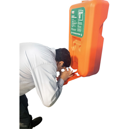 Poste de douche oculaire portable autonome, Aliment&eacute; par gravit&eacute;, Capacit&eacute; 10 gal., Conformit&eacute; ANSI Z358.1 Nassau Supply