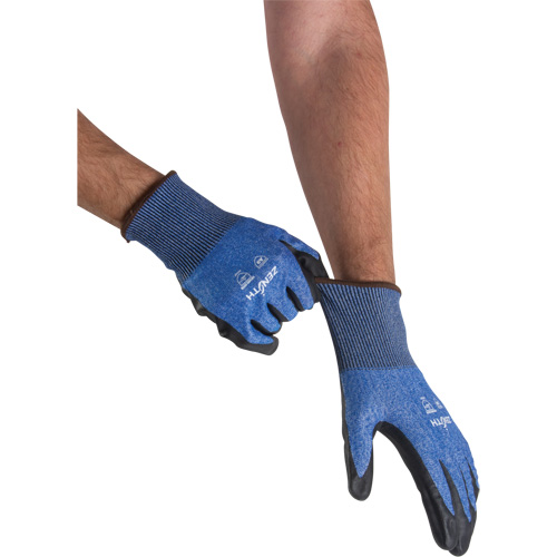 Gants l&eacute;gers et haute dext&eacute;rit&eacute; r&eacute;sistants &agrave; la coupe, Taille 9, Calibre 18, Rev&ecirc;tement Mousse de nitrile, Enveloppe en Acier inoxydable/PEHP/Tungst&egrave;ne, ASTM ANSI niveau A9 Nassau Supply