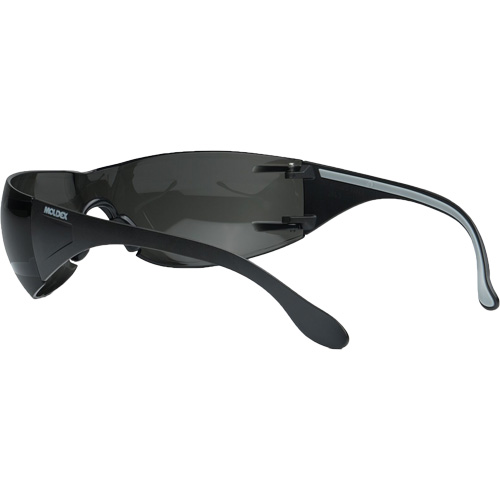 Lunettes de s&eacute;curit&eacute; Adapt Lite, Lentille Fum&eacute;e, Antibu&eacute;e/Anti-&eacute;gratignures, ANSI Z87+/R&eacute;pond ou surpasse la norme CSA Z94.3 Nassau Supply