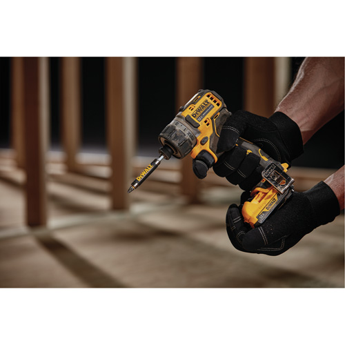 Trousse de tournevis &agrave; moteur sans balai Xtreme, 1/4", 12 V, 200 UWO couple max., Lithium-ion bloc-pile Nassau Supply
