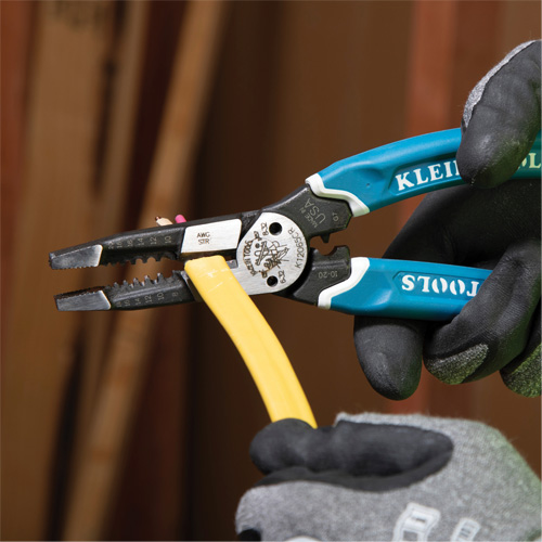 Outil polyvalent Klein-Kurve pour d&eacute;nuder, couper et sertir les fils, 8-1/4" lo, 8 - 20 AWG Nassau Supply