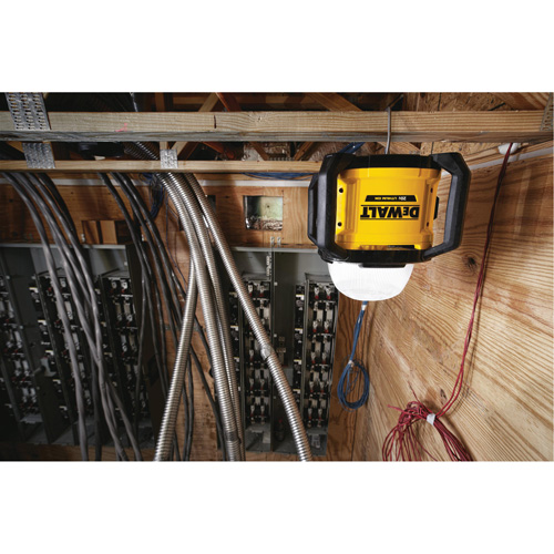 Baladeuse polyvalent sans fil Tool Connect 20V Max, DEL, 5000 lumens, Boîtier en Plastique Nassau Supply