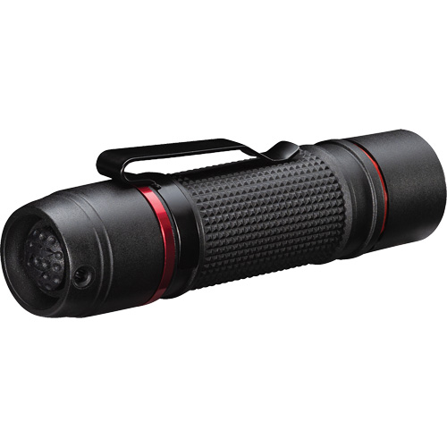 Lampe de poche &agrave; deux modes d'optique PX9, DEL, 750 lumens, Piles AAA Nassau Supply
