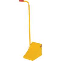 Cale de roue avec poign&eacute;e ergonomique, Acier, Jaune, 8" la x 10-3/4" p x 9-1/8" h Nassau Supply