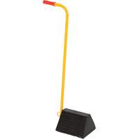 Cale de roue avec poign&eacute;e ergonomique, 9-1/4" x 8" x 6", Noir Nassau Supply