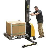 Gerbeur motoris&eacute; avec m&acirc;t &eacute;troit, Fonctionnement &eacute;lectrique, Capacit&eacute; 1000 lb, Lev&eacute;e max 63" Nassau Supply