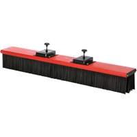 Balai-brosse mont&eacute; sur chariot &agrave; fourches Nassau Supply