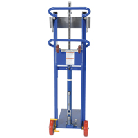 Gerbeur &agrave; plateforme hydraulique, M&eacute;canisme Pompe au pied, Capacit&eacute; de 750 lb, Levage max de 52" Nassau Supply