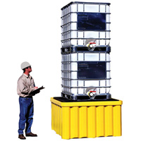 Palette antid&eacute;versement avec drain Ultra-IBC Spill Pallet , Capacit&eacute; de d&eacute;versement 400 gal. US, 58,75" x 58,75" x 33" Nassau Supply