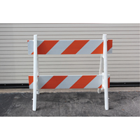 Barricades, En A, 28,6" lo x 40" h, Orange/Blanc Nassau Supply