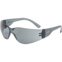 Lunettes de s&eacute;curit&eacute; s&eacute;rie Z600, Lentille Grise/fum&eacute;e, Anti-&eacute;gratignures, ANSI Z87+/R&eacute;pond ou surpasse la norme CSA Z94.3 Nassau Supply