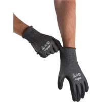 Gants &eacute;cologiques, l&eacute;gers, et r&eacute;sistants &agrave; la coupe, &agrave; haute dext&eacute;rit&eacute;, Taille 8, Calibre 21, Rev&ecirc;tement Mousse de nitrile, Enveloppe en Acier inoxydable/PEHP/rPET, ASTM ANSI niveau A5 Nassau Supply
