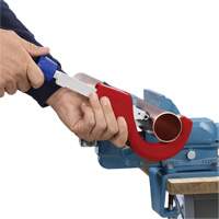 Coupe-tubes KNIPEX TubiX&reg; XL 10-1/4", Capacit&eacute; de 5/64"- 3" Nassau Supply